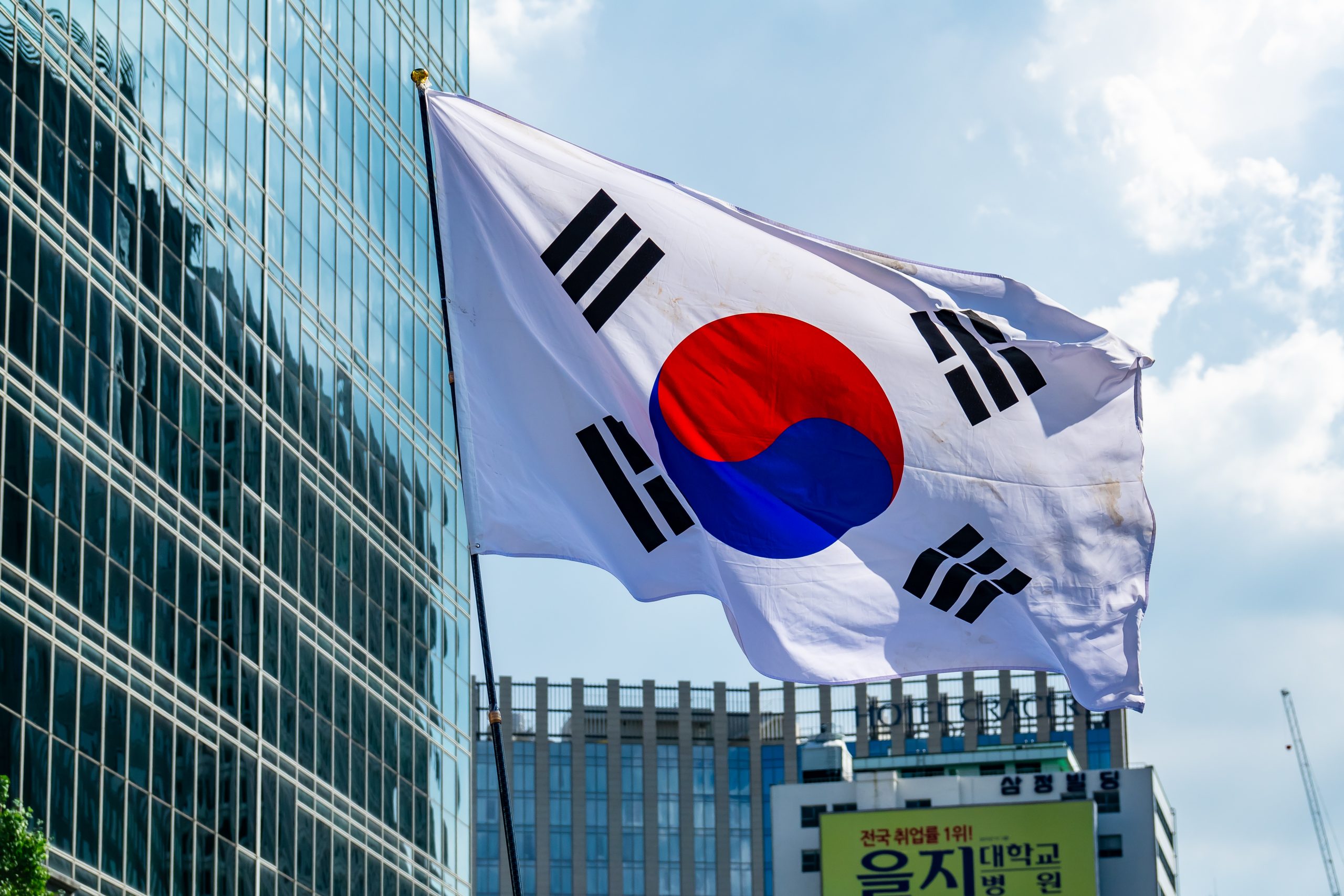 韩国芯片股因AI需求担忧大幅下挫：三星与SK海力士股价重挫