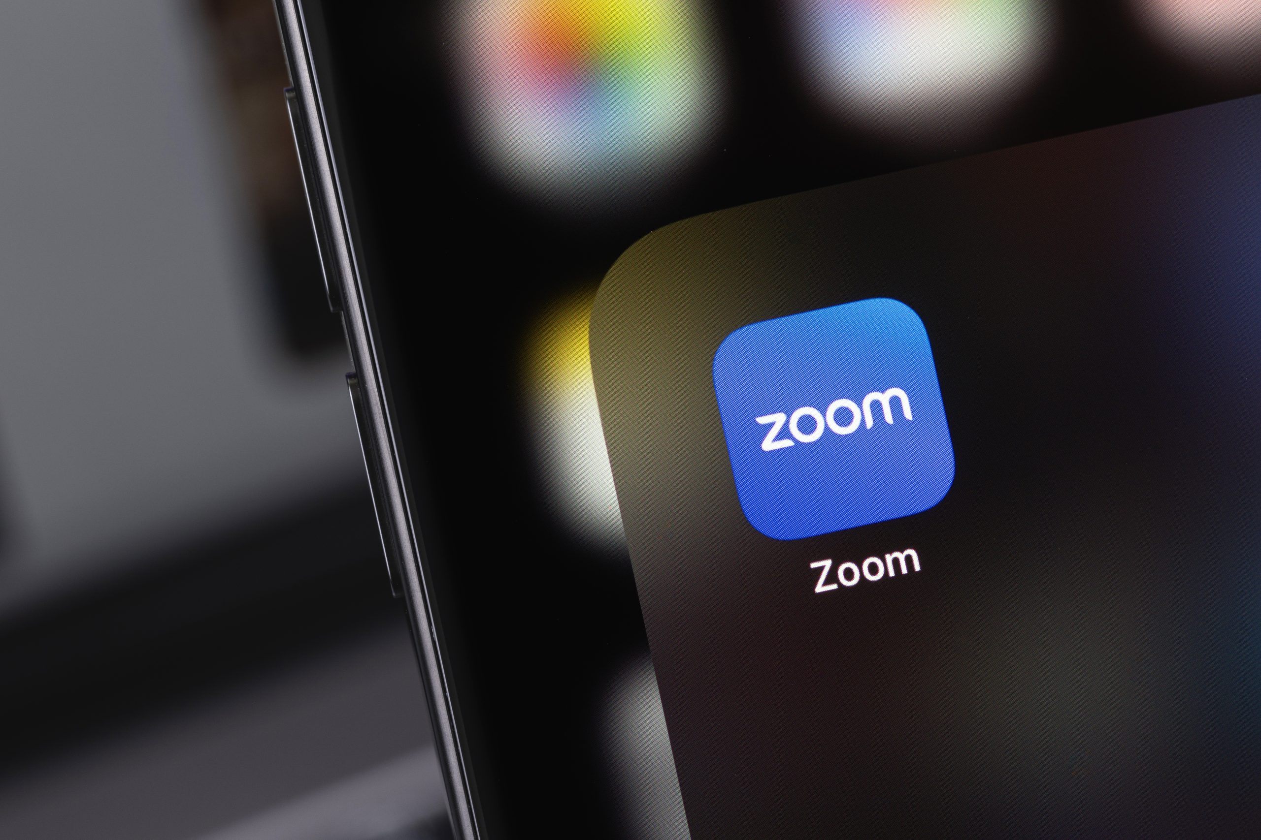 Zoom推出ZoomMate智能体AI工作台,深度集成Salesforce与Google等主流应用