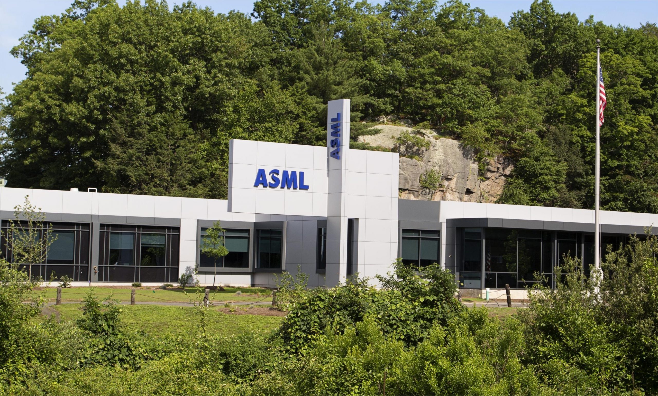 ASML Finalizes New Retention Bonus and Share Award Program for Global Workforce of 44,000