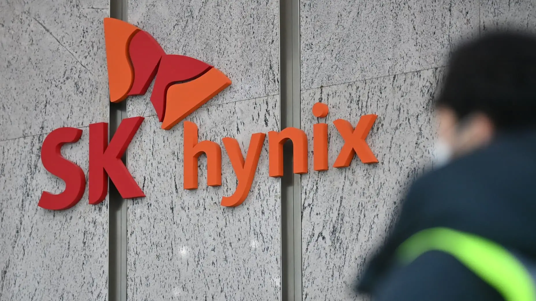 SK Hynix R&D Spending Surges 73% in First Half of 2026 Driven by Rising AI Demand